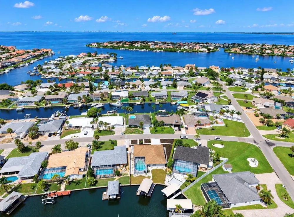 6315 WISTERIA LANE Apollo Beach, FL 33572