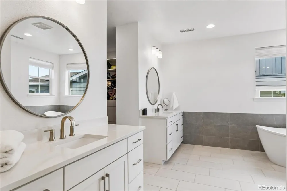 6924 Sunstrand Court Castle Pines, CO 80108