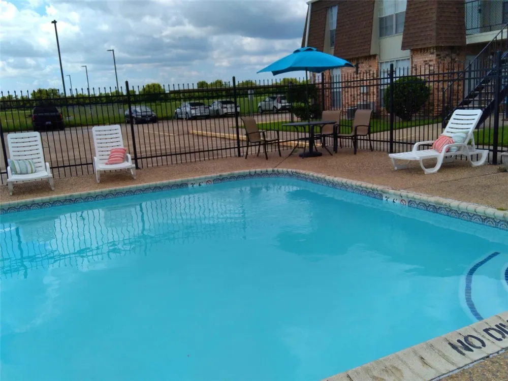 5252 Twin City Highway #387 Groves, TX 77619