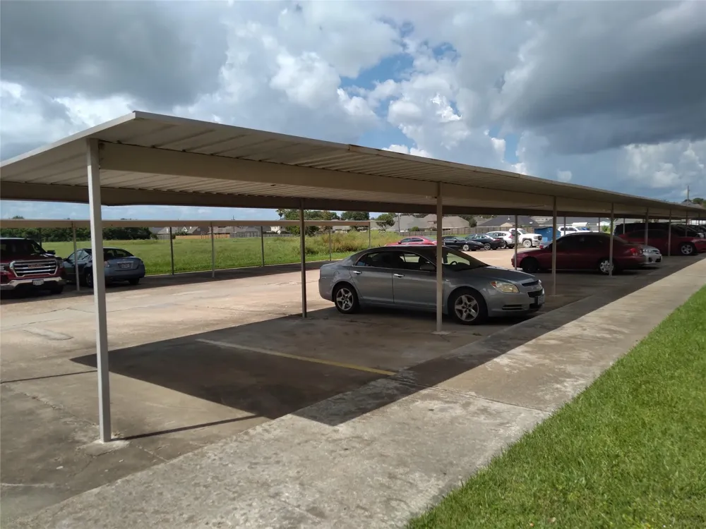 5252 Twin City Highway #387 Groves, TX 77619