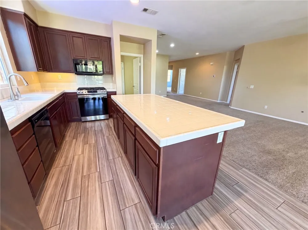 3136 Hibiscus Hemet, CA 92545