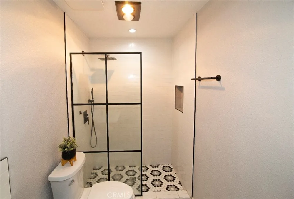 6255 Canoga Avenue #18 Los Angeles, CA 91367