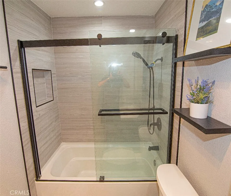 6255 Canoga Avenue #18 Los Angeles, CA 91367