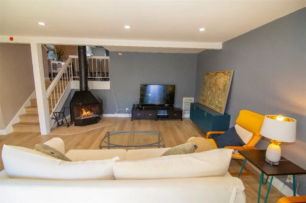 6255 Canoga Avenue #18 Los Angeles, CA 91367