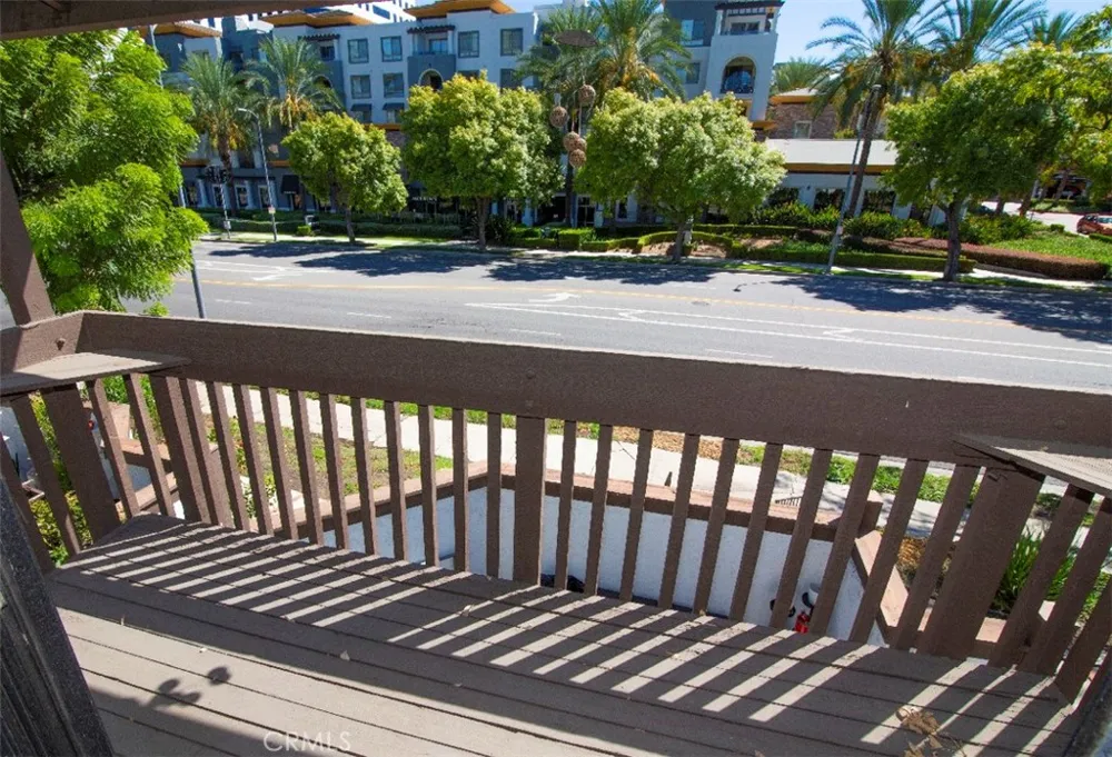 6255 Canoga Avenue #18 Los Angeles, CA 91367