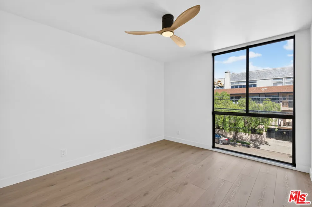 11706 Montana Avenue #204 Los Angeles, CA 90049
