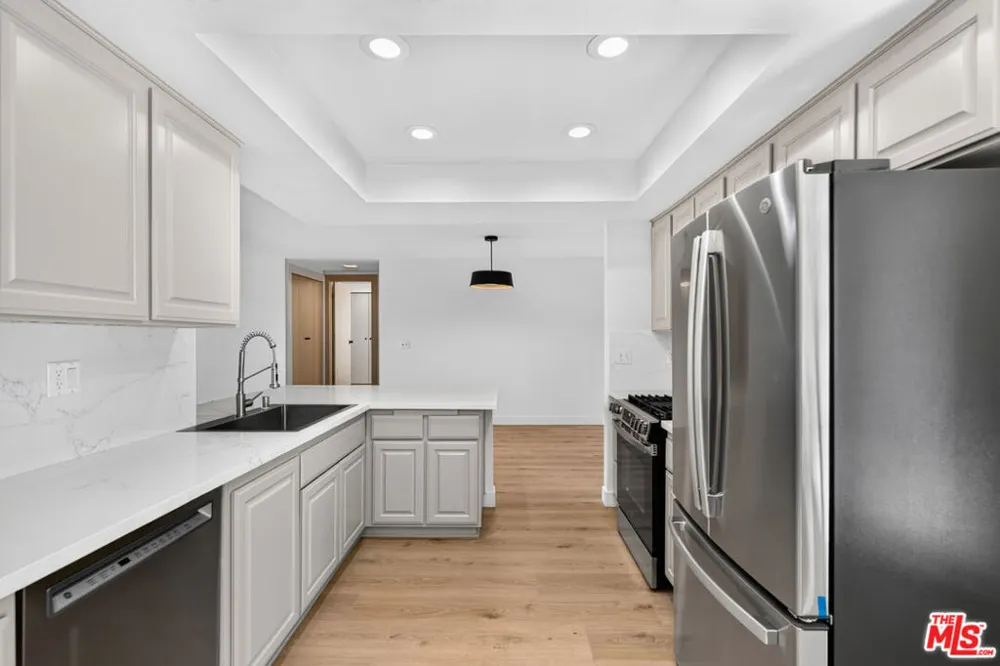 11706 Montana Avenue #204 Los Angeles, CA 90049