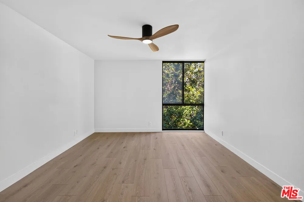 11706 Montana Avenue #204 Los Angeles, CA 90049