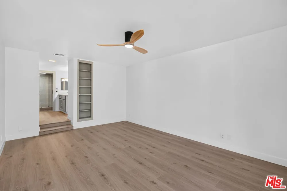 11706 Montana Avenue #204 Los Angeles, CA 90049