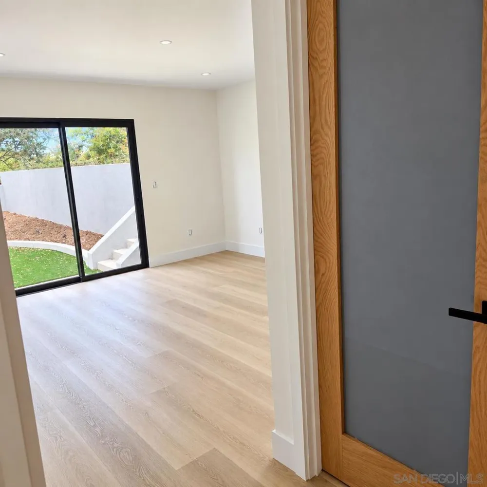 2530 Foothill Dr Vista, CA 92084