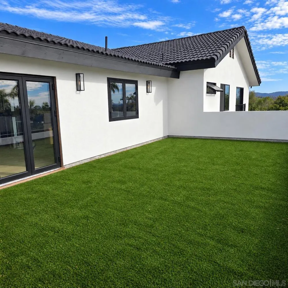 2530 Foothill Dr Vista, CA 92084