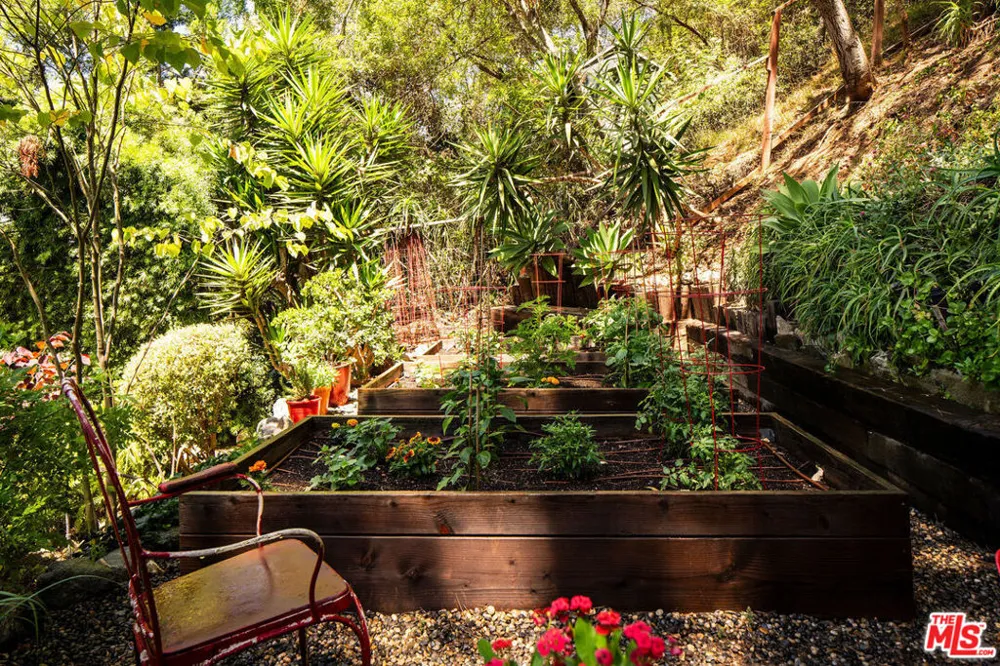 8920 Wonderland Avenue Los Angeles, CA 90046