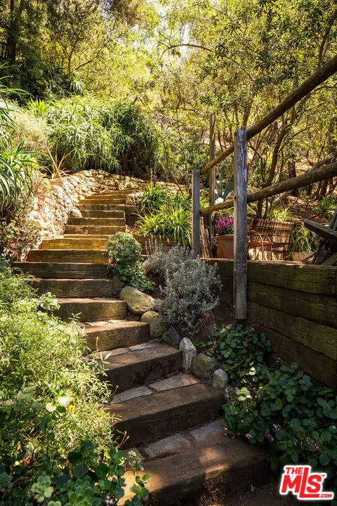 8920 Wonderland Avenue Los Angeles, CA 90046