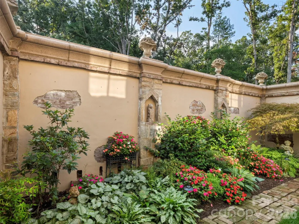 9 Brooklawn Chase Asheville, NC 28803