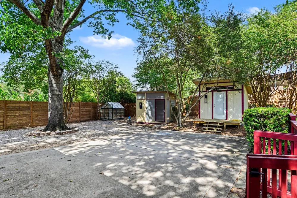 10035 Woodgrove Drive Dallas, TX 75218
