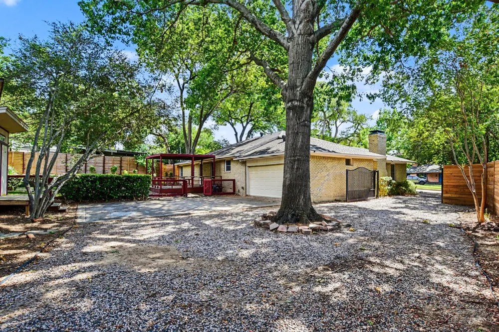 10035 Woodgrove Drive Dallas, TX 75218