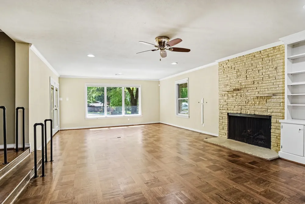 10035 Woodgrove Drive Dallas, TX 75218