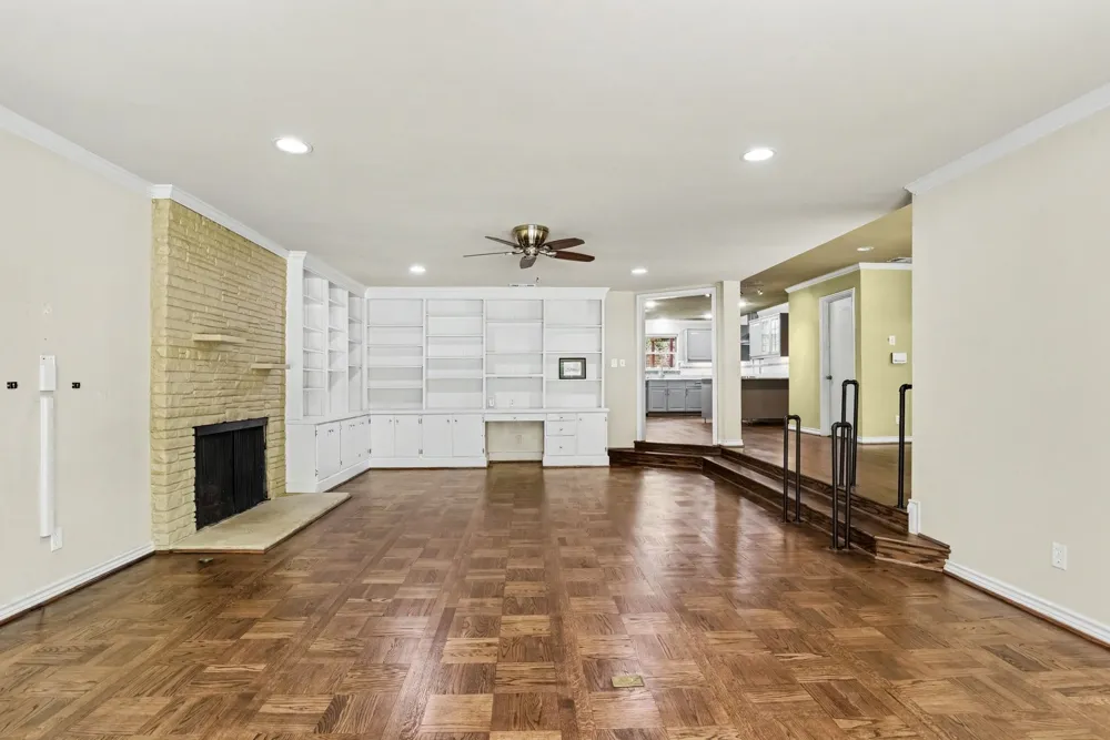 10035 Woodgrove Drive Dallas, TX 75218