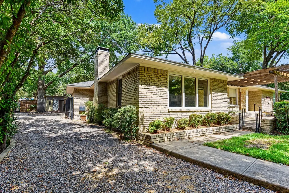 10035 Woodgrove Drive Dallas, TX 75218