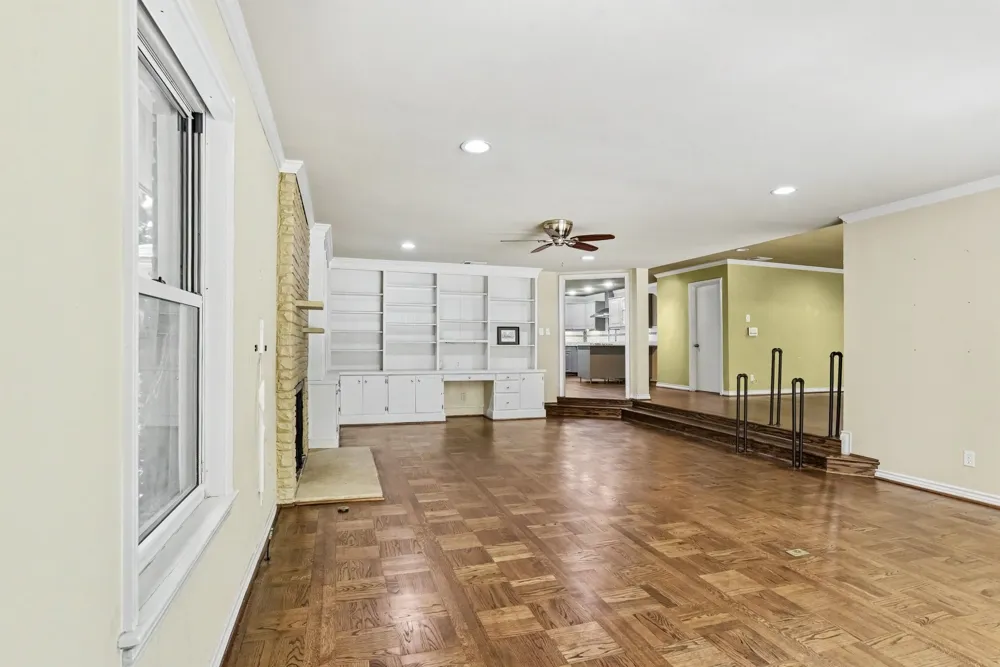 10035 Woodgrove Drive Dallas, TX 75218