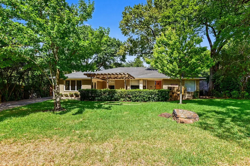 10035 Woodgrove Drive Dallas, TX 75218