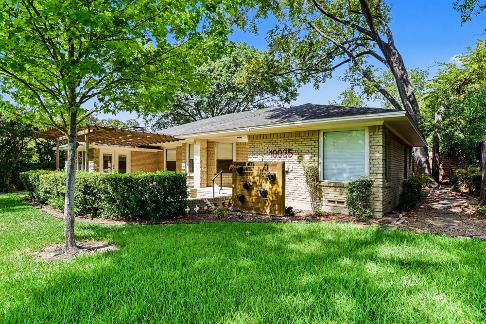 10035 Woodgrove Drive Dallas, TX 75218