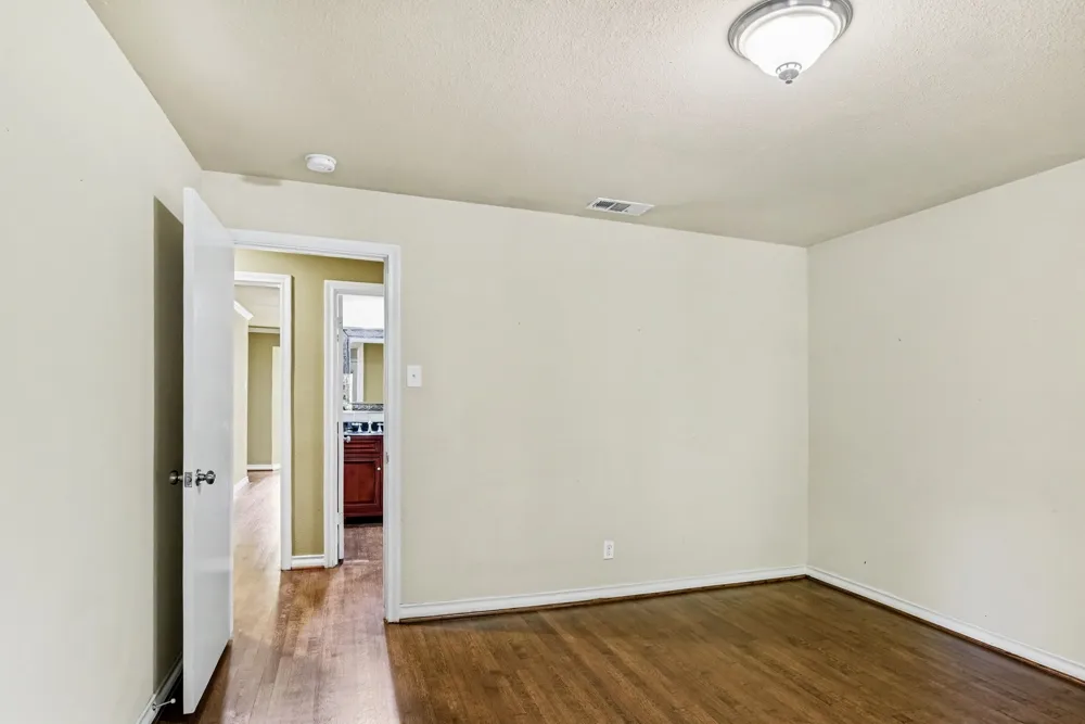 10035 Woodgrove Drive Dallas, TX 75218