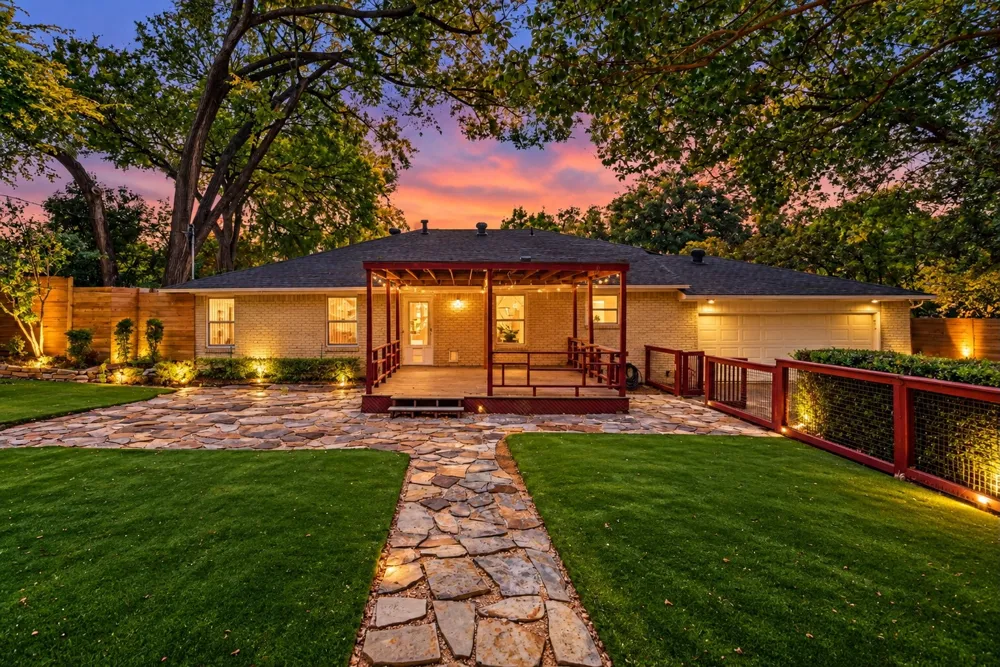 10035 Woodgrove Drive Dallas, TX 75218