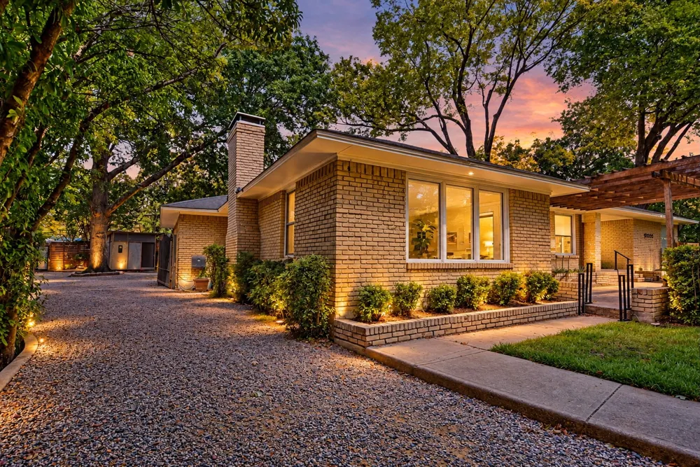 10035 Woodgrove Drive Dallas, TX 75218