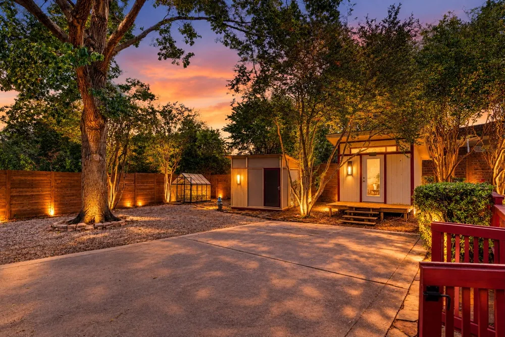 10035 Woodgrove Drive Dallas, TX 75218