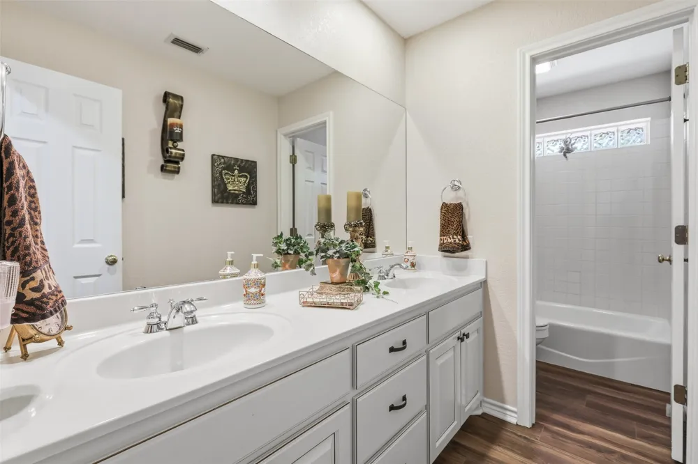 5004 Mohawk Court De Cordova, TX 76049
