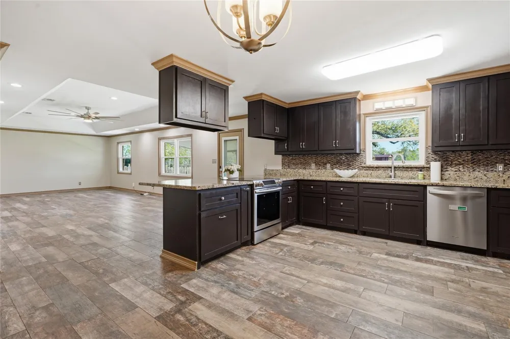 4215 County Road 182 Alvin, TX 77511