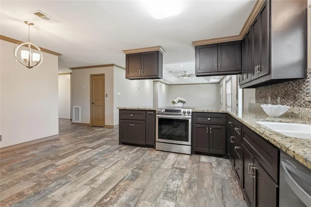 4215 County Road 182 Alvin, TX 77511