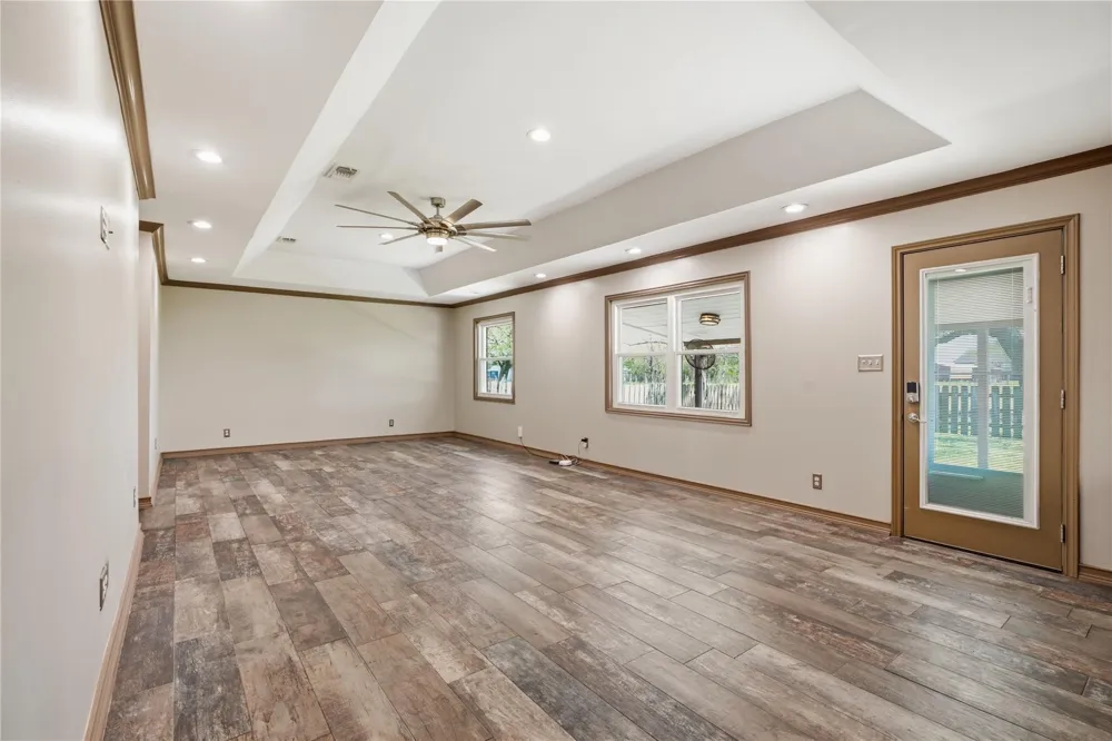 4215 County Road 182 Alvin, TX 77511