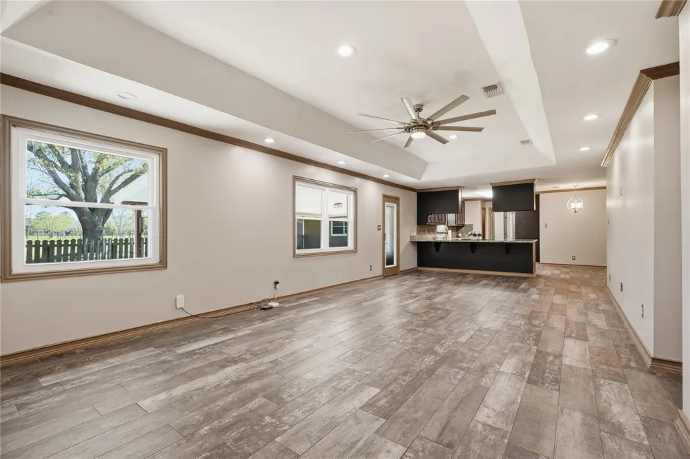 4215 County Road 182 Alvin, TX 77511
