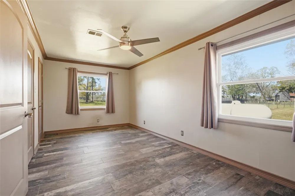 4215 County Road 182 Alvin, TX 77511