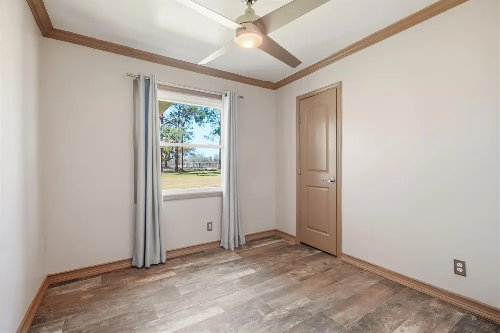 4215 County Road 182 Alvin, TX 77511