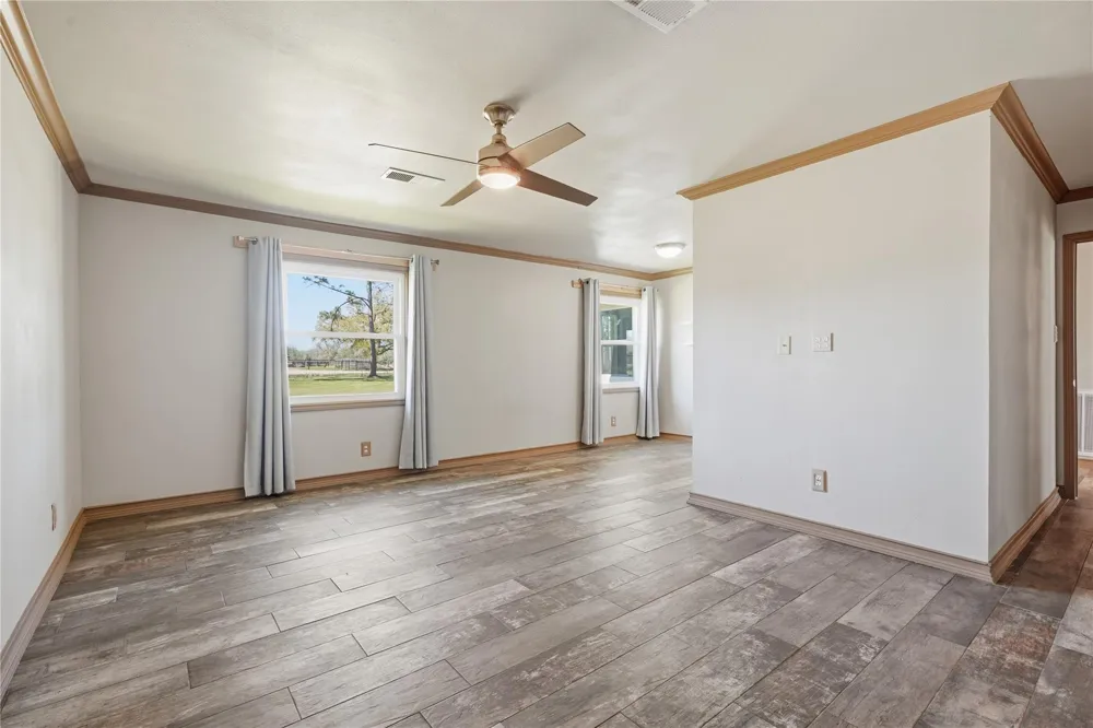 4215 County Road 182 Alvin, TX 77511