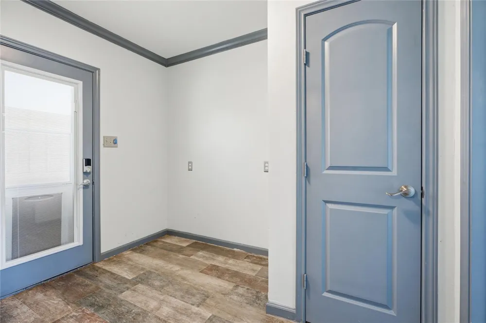 4215 County Road 182 Alvin, TX 77511