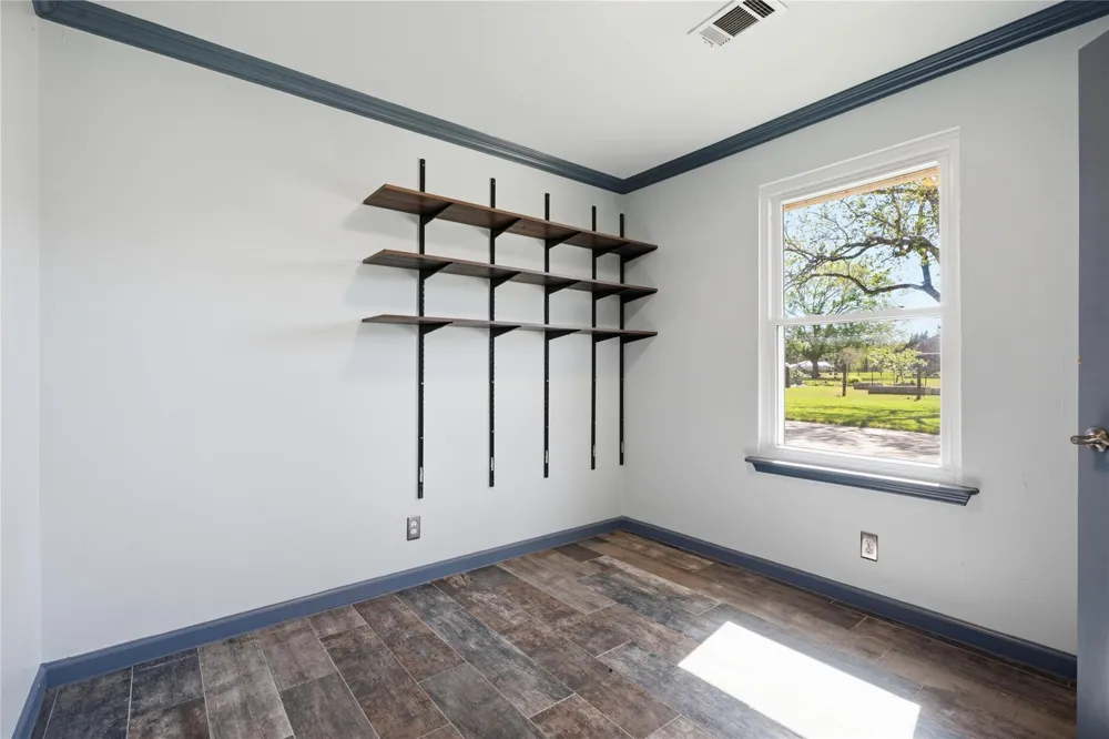 4215 County Road 182 Alvin, TX 77511