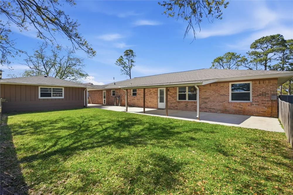 4215 County Road 182 Alvin, TX 77511