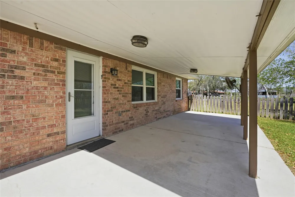 4215 County Road 182 Alvin, TX 77511