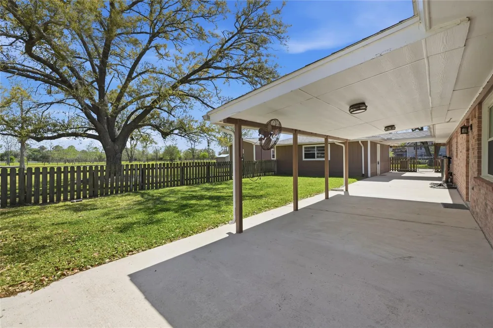 4215 County Road 182 Alvin, TX 77511