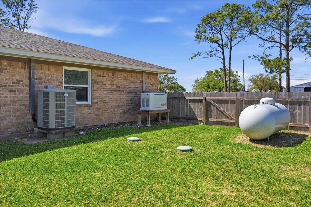 4215 County Road 182 Alvin, TX 77511