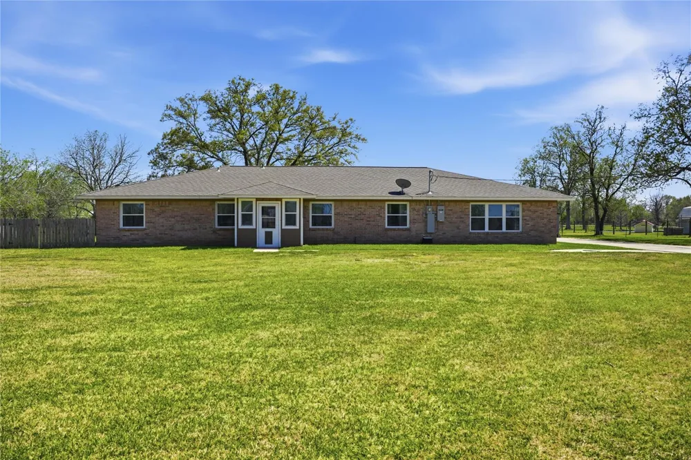 4215 County Road 182 Alvin, TX 77511