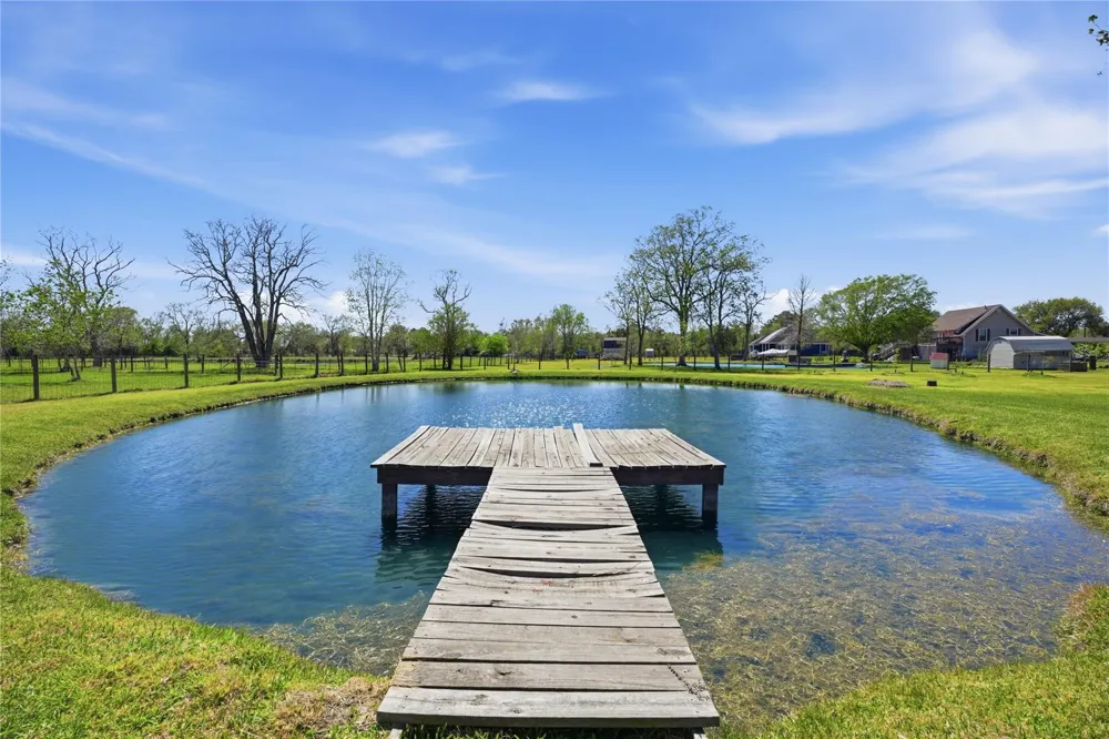 4215 County Road 182 Alvin, TX 77511