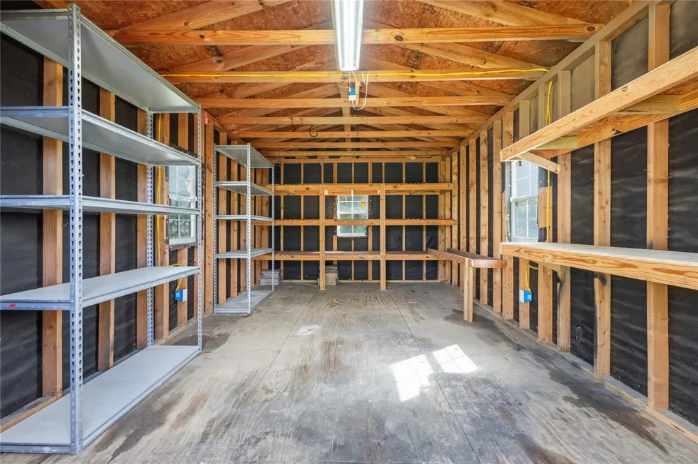4215 County Road 182 Alvin, TX 77511