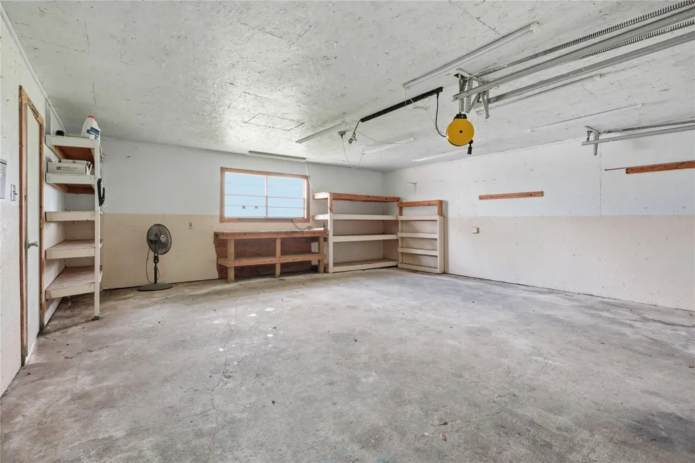 4215 County Road 182 Alvin, TX 77511
