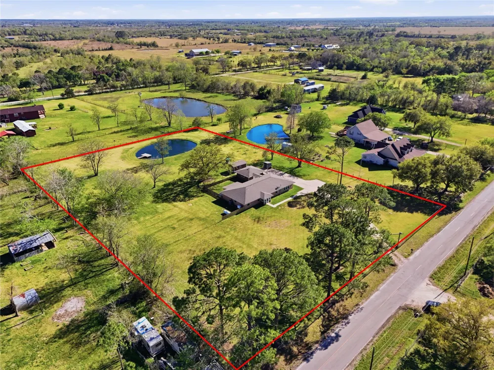 4215 County Road 182 Alvin, TX 77511