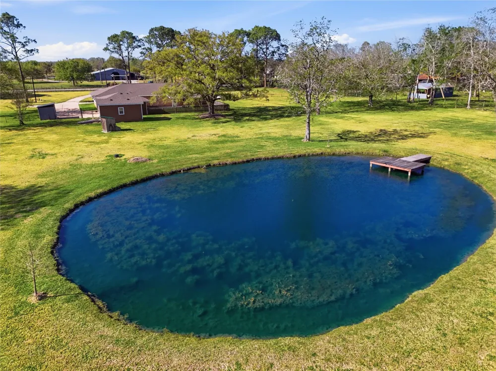 4215 County Road 182 Alvin, TX 77511